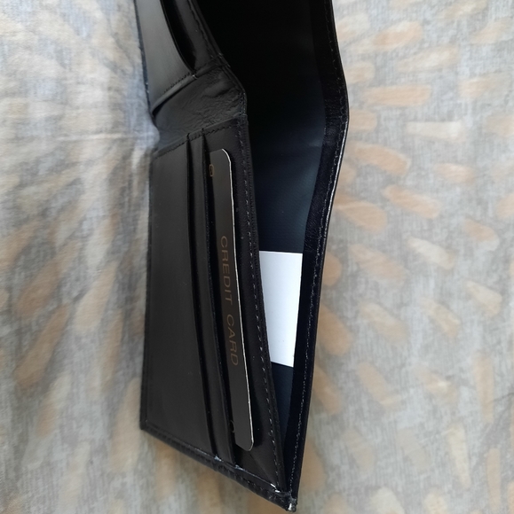 Men's NWOT genuine leather wallet. - Picture 9 of 12